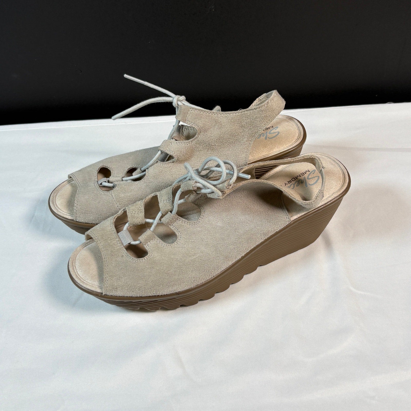 Skechers Memory Foam Wedge Sandals Womens 8.5 Beige Suede Lace