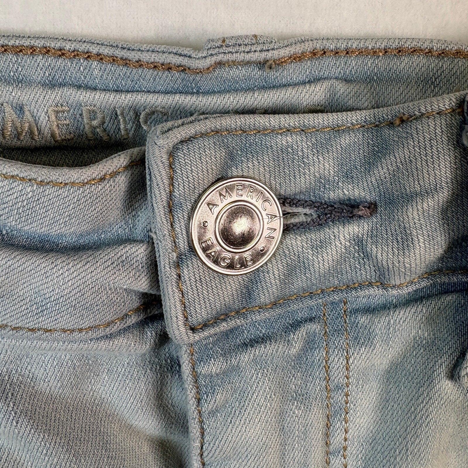 American Eagle Next Level Stretch Denim Shorts Womens 8 Light Wash
