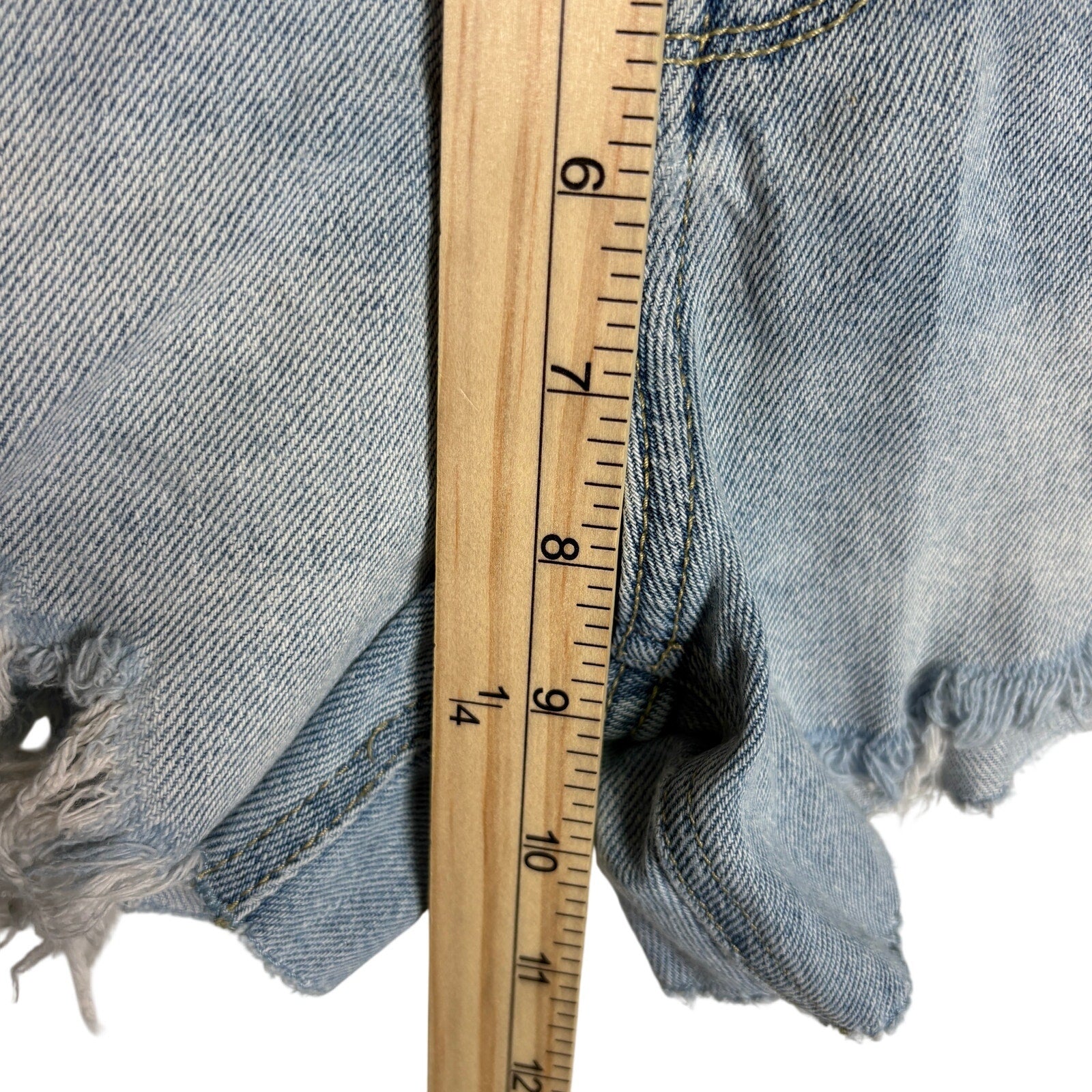 Hollister High Rise Vintage Short 4 Light Wash Distressed Denim Shorts Womens W25
