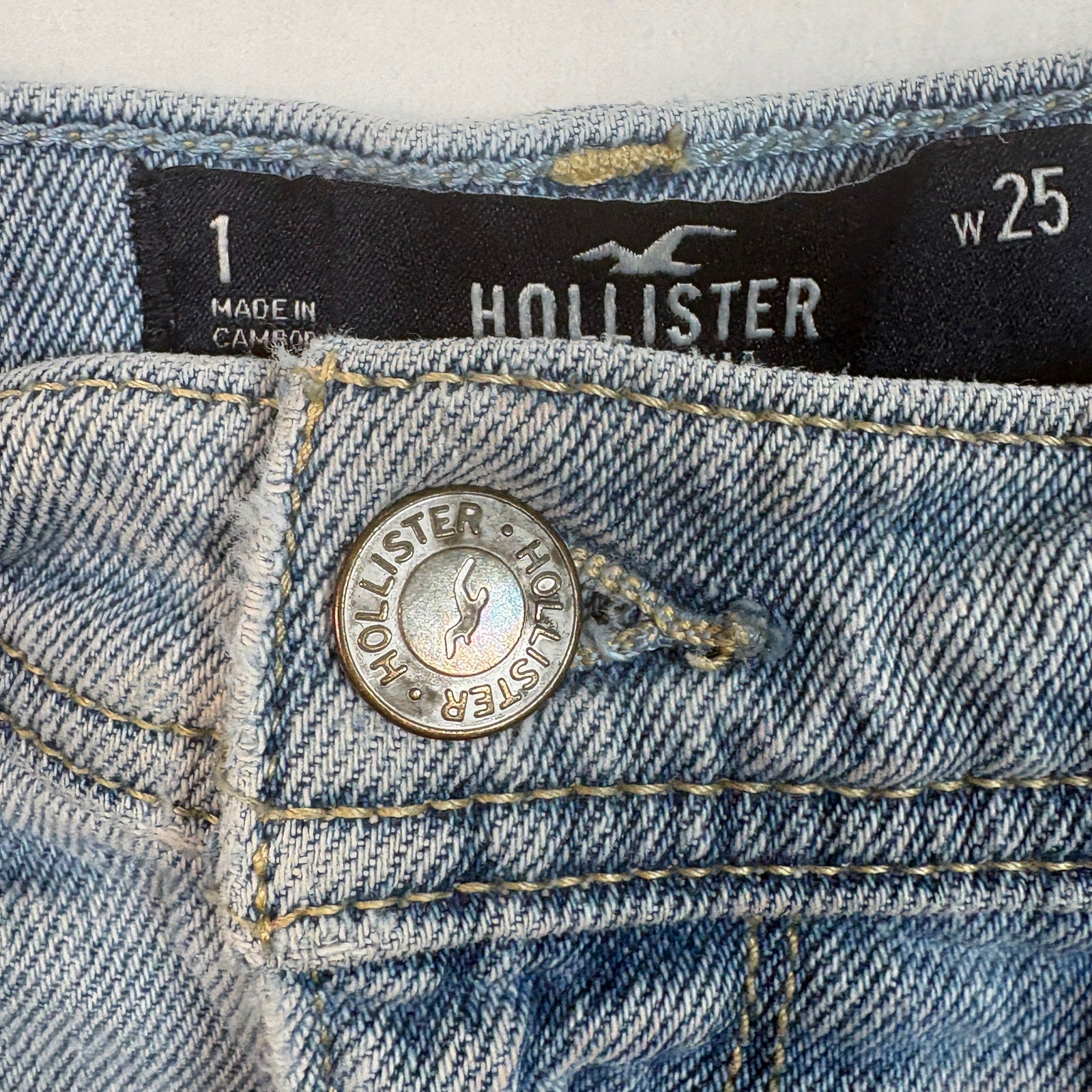Hollister High Rise Vintage Short 4 Light Wash Distressed Denim Shorts Womens W25